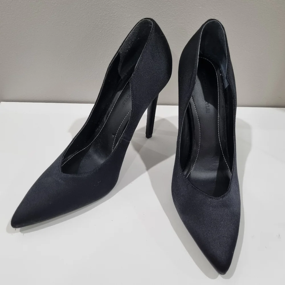 Kendall + Kylie "Abi" Classic Black Satin Pointed Toe Heels, Like New, Size 8 - Picture 2 of 11